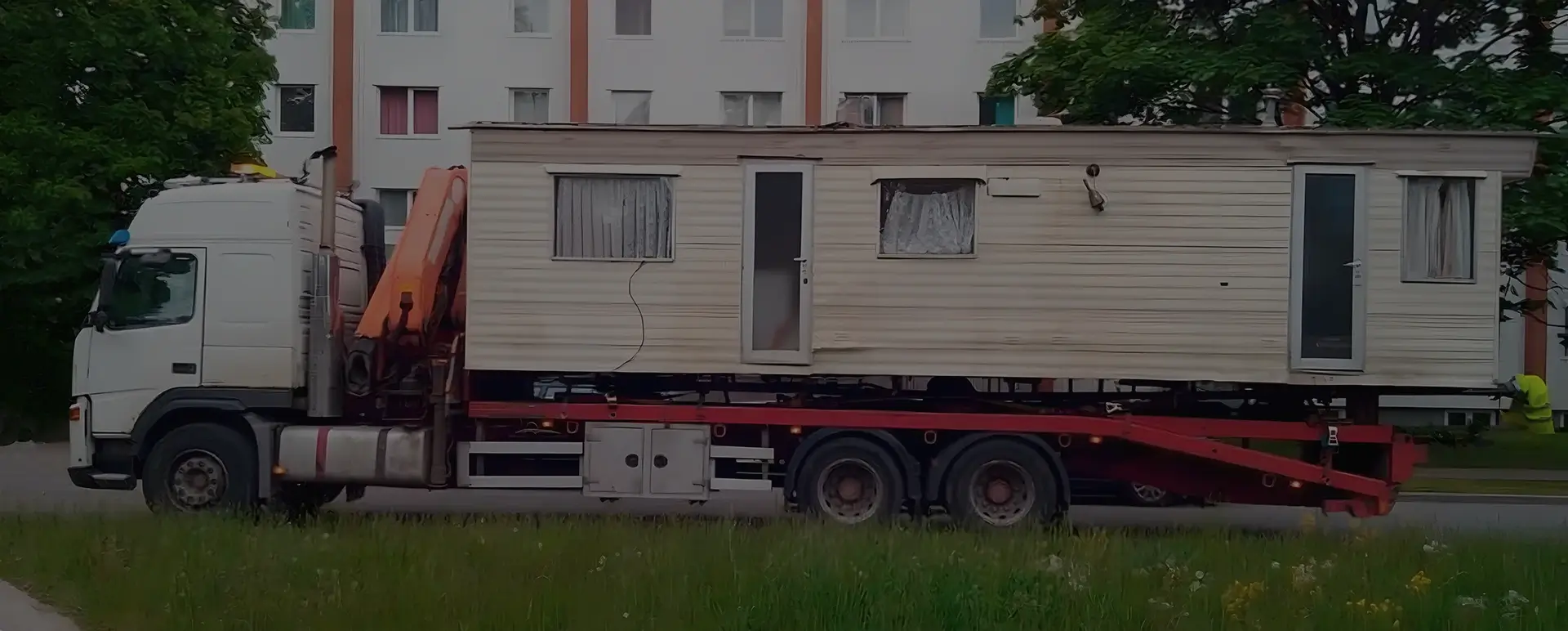 Получить онлайн цены на доставку низким тралом дом вагона в городе Михайловск (Северо-Кавказский округ - Ставропольский край) на сайте самостоятельно